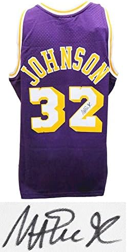 מג'יק ג'ונסון חתם על לוס אנג'לס לייקרס סגול מיטשל ונס NBA סווינגמן ג'רזי כדורסל - חתימה על גופיות NBA