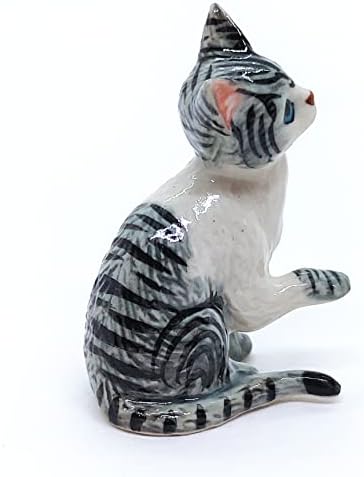 Witnystore זעיר 2 ישיבה גבוהה ומסתכל למעלה אפור לבן טאבי חתול פסלון - מיניאטורי יד צבועים קרמיקה שורטאיר חתלתול חרסינה חרסינה חרס חרס