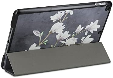 מארז KWMobile תואם ל- Apple iPad 10.2 - מארז טבליות כיסוי חכם של PU עם Stand - Magnolias taupe/לבן/אפור כהה